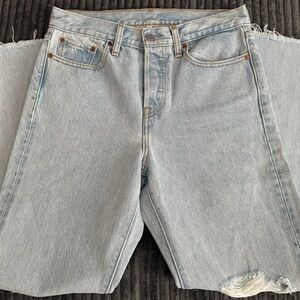 Levi's Classic Light Blue Wedgie Straight Jeans - Size 28 - Inseam 27” - EUC